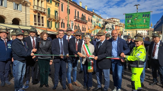 151esimo Truppe Alpine a Verona, inaugurata in piazza Bra la Cittadella alpina