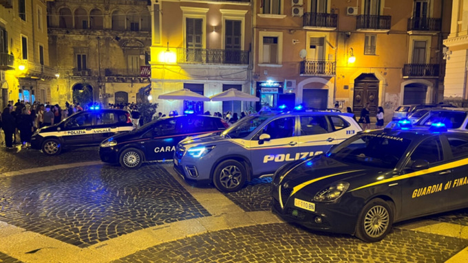 Blitz ad “Alto impatto” a Verona: quasi 400 identificati, 15 denunce e 3 arresti