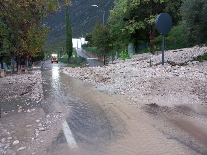 Maltempo nel Veronese, Gardesana Orientale chiusa per una frana
