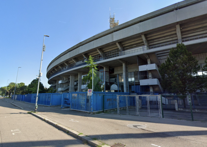 Per comprare droga lasciano l’auto in tangenziale e scavalcano il guardrail: ad attenderli c’era il “boss” che gestiva la piazza dello stadio