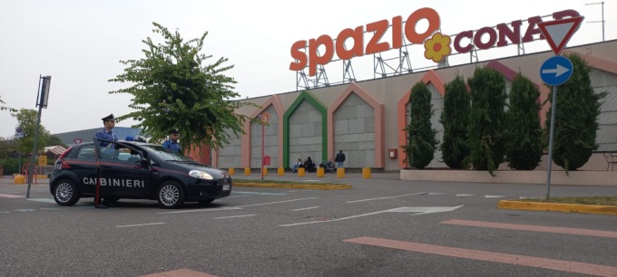 Rapina violenta al centro commerciale Porte dell’Adige