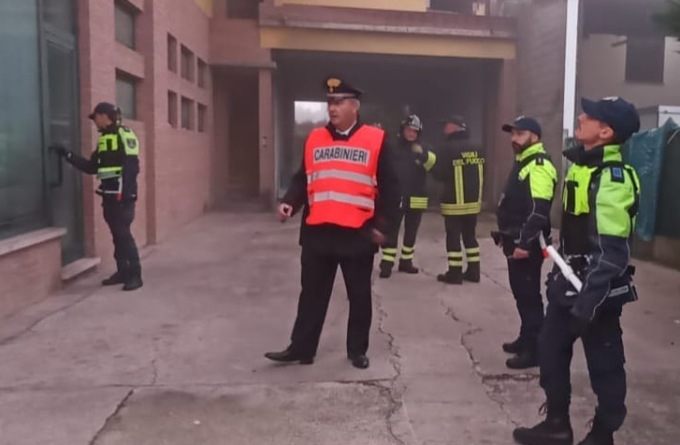 Edificio dismesso occupato abusivamente: la proprietà non presenta querela (ma si impegna a metterlo in sicurezza)