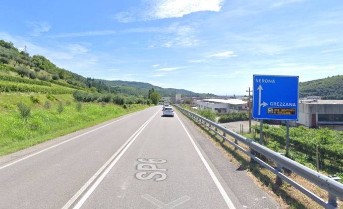 Perde il controllo della moto sulla provinciale e centra il guardarail, morto un 31enne di Oppeano