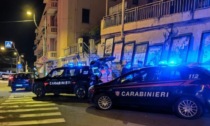 Spacciatori ubriachi scappano dai Carabinieri in auto: folle inseguimento con sportellate da Verona a Pescantina