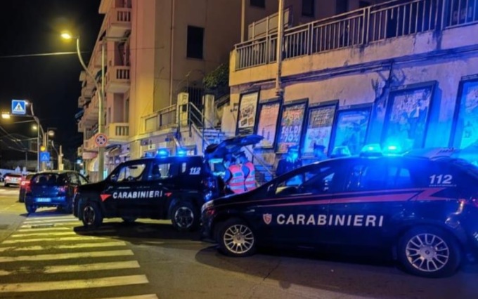 Spacciatori ubriachi scappano dai Carabinieri in auto: folle inseguimento con sportellate da Verona a Pescantina