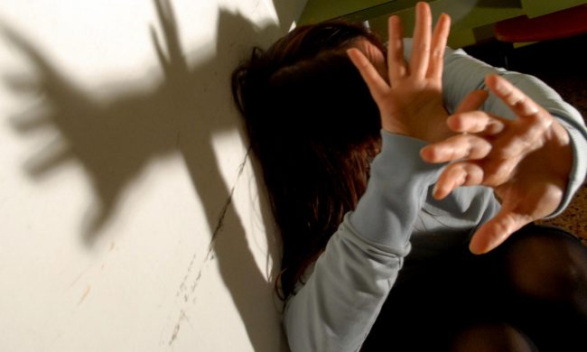 Perseguitava le ex compagne dal 2008, scatta il braccialetto elettronico per un 51enne