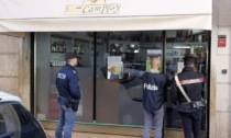 Barista armato di pistola scatena una violenta lite al Caffè Camploy, tre feriti