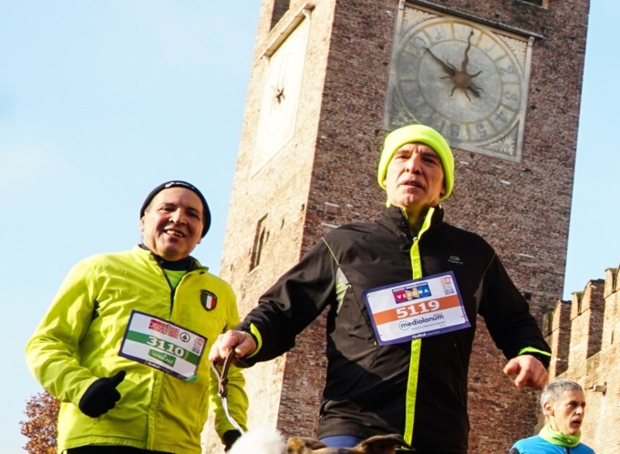 Partecipanti adulti della Marcia del Giocattolo