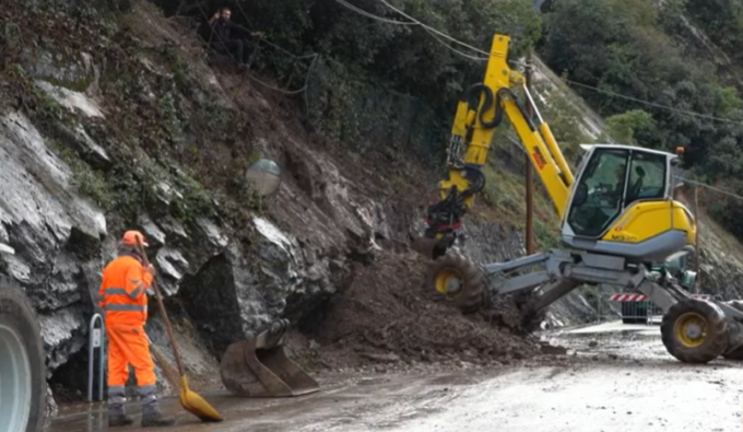 Frana sulla Gardesana, ancora chiusa la SR 249. Disagi per la viabilità