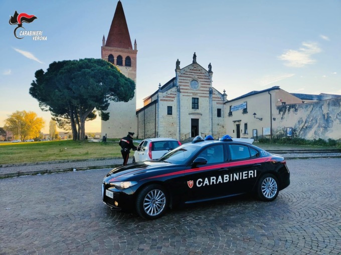 Beccati con due etti di droga nell’auto, presa una coppia di spacciatori