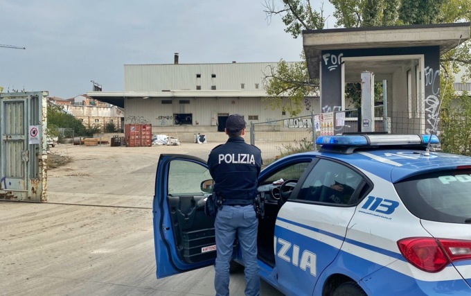 Blitz all’ex deposito ferroviario, beccato un ladro 27enne