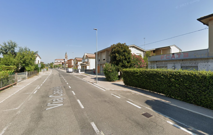 Litigano, finiscono in strada e vengono falciati: è caccia al pirata