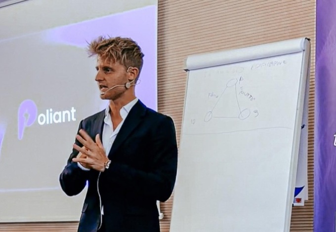 Era ai domiciliari, ma il veronese Nicholas Coppola continuava a truffare con le criptovalute