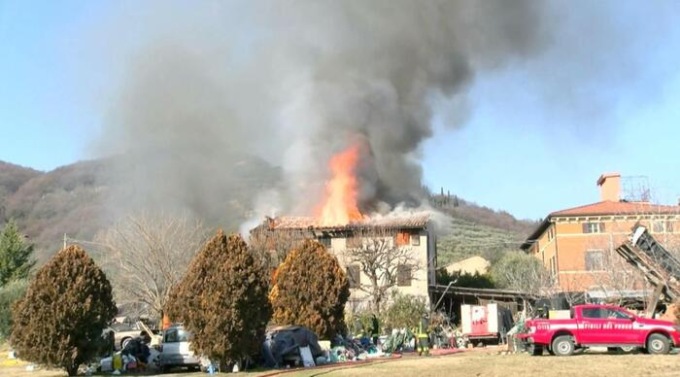 Anziana disabile muore prigioniera della sua casa in fiamme a Marzana