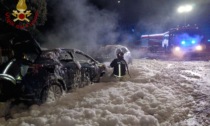 Inferno di fuoco a Legnago per due auto divorate dalle fiamme