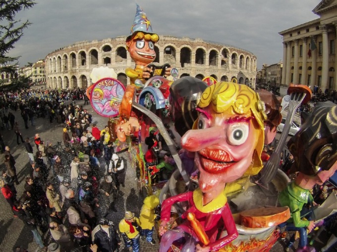 Nulla da fare per la sfilata del Venerdì Gnocolar 2024: troppi i rischi per carri e costumi