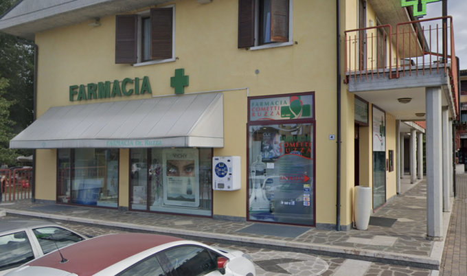 Saccheggia a mano armata la Farmacia Ruzza, scappa a Brescia e rapina un altro locale