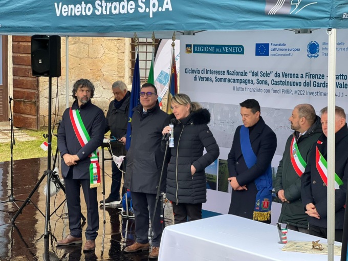 Cerimonia inizia lavori Cicliovia del Sole