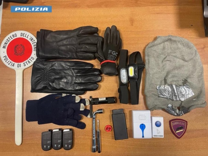 Passamontagna e grimaldelli nell’auto: la banda dei serbi era pronta a colpire