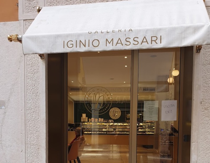 Ladri colpiscono nella notte alla Pasticceria Iginio Massari di Verona