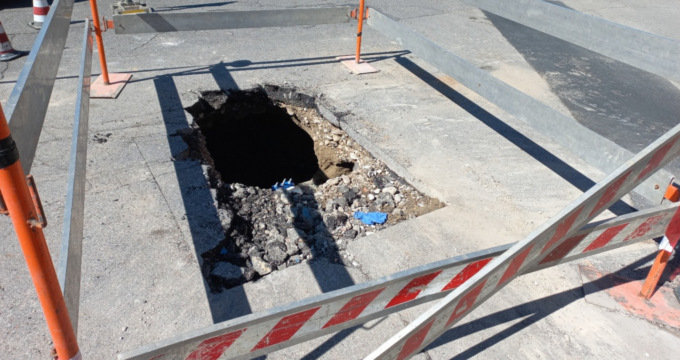 Voragine in via Polveriera Vecchia, divieti e viabilità alternativa fino al 25 aprile