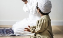 Bambino di 8 anni costretto al digiuno durante il Ramadan: il padre resta in carcere
