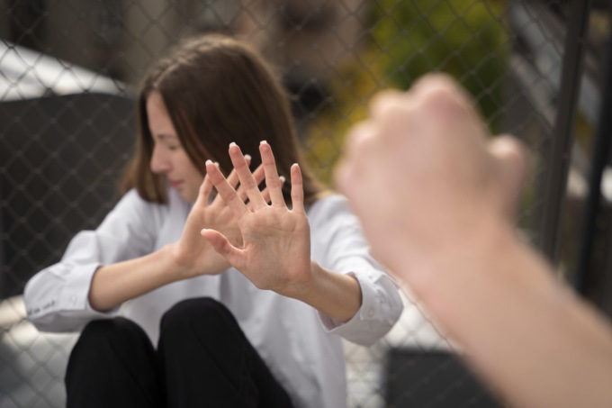 Abusata all’uscita da scuola a Verona, i sospettati: “Si tratta di un equivoco”