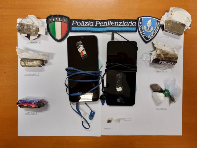Ispezione a sorpresa nelle celle del carcere Montorio: trovata cocaina, hashish e due cellulari