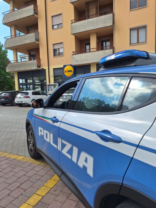 Due settimane fa hanno cercato di rapinarla… ma ora è lei a commettere un furto