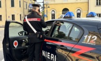 Nonostante il divieto di avvicinamento, tenta di entrare in casa della ex compagna: in tasca aveva un taglierino