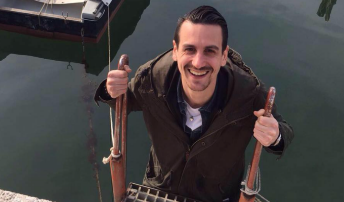 Si schianta fatalmente in moto contro un camion, chi era il 33enne Riccardo Grandi