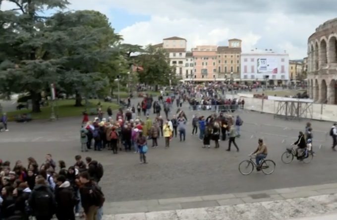 Verona contro Venezia: bocciata l’idea del ticket d’ingresso per gestire il turismo in città