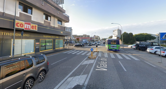 41enne investita da un’auto sulle strisce in viale del Lavoro, in codice rosso in ospedale