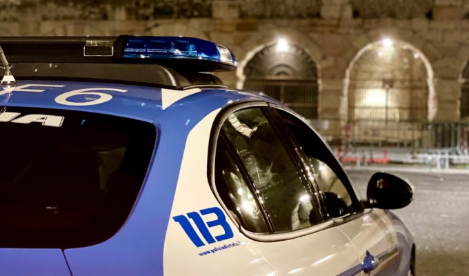 Ex ultrà si finge malato per uscire dai domiciliari, beccato a lavorare come security a un evento in centro