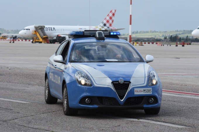 Un ordine di cattura per violenza sessuale, 56enne fermato all’aeroporto Catullo