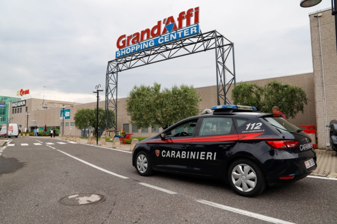 Ladro di biciclette colto in flagrante da un carabiniere fuori servizio al centro GrandAffi