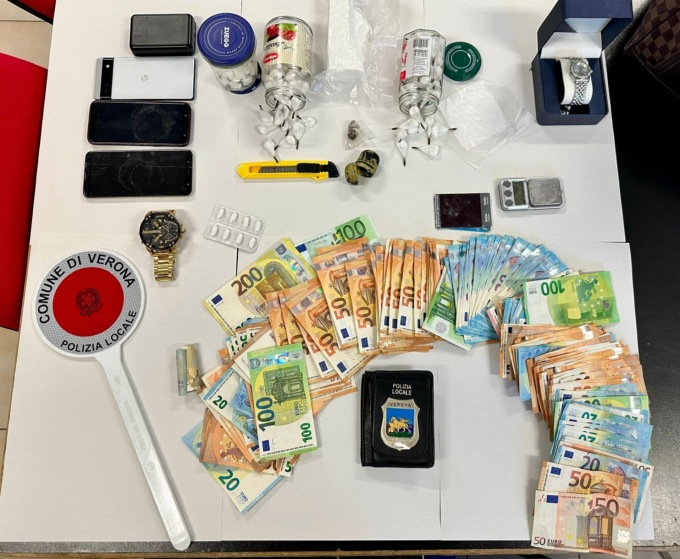 22enne fermato in moto con 10 grammi di cocaina, in casa nascondeva altre 168 dosi