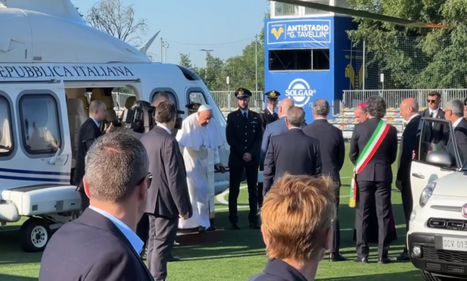 In 100mila per il Papa a Verona: prima tappa alla basilica di San Zeno