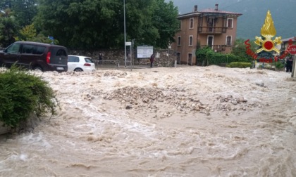 Maltempo, esonda il torrente Ri a Dolcè: strade allagate in località Peri