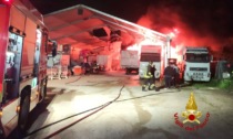 Incendio nella notte a Zevio: a fuoco il deposito dei mezzi del Luna Park