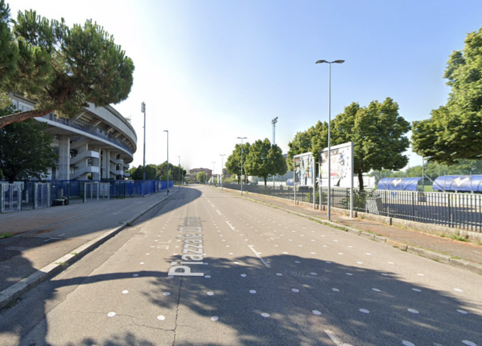 Prima aggredisce una signora, poi la barista e un cliente di un locale vicino allo stadio Bentegodi