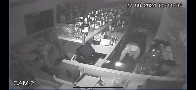 Il ladro “gattonatore” colpisce ancora, questa volta in Piazza Erbe