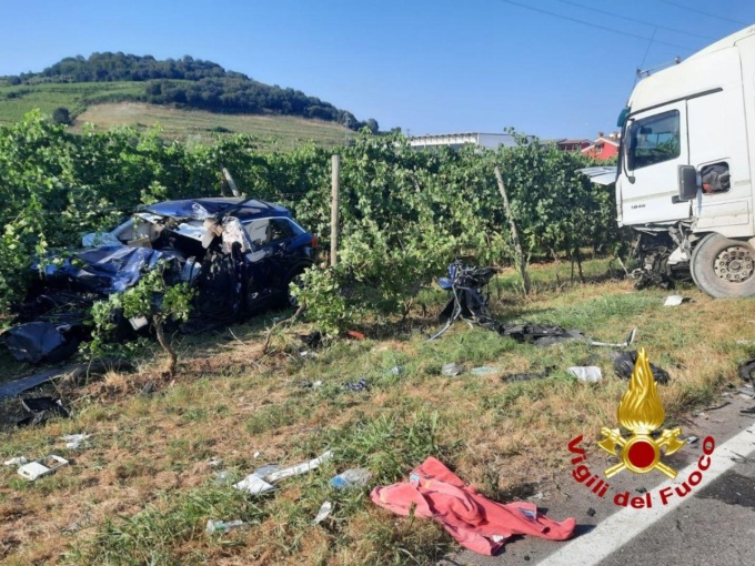 Auto e camion si scontrano a Monteforte d’Alpone: tre feriti, due codici rossi