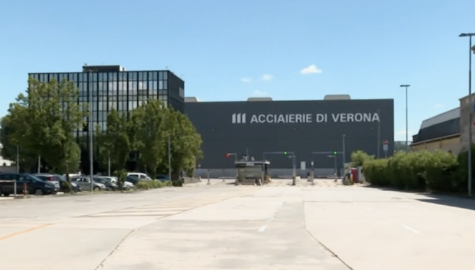 Acciaierie Pittini, continua il presidio degli operai: anche a luglio sciopero di due ore a turno nei weekend