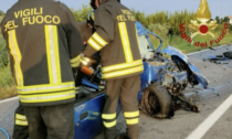 Auto contro camion di nettezza urbana lungo la SS12 a Pescantina, due morti