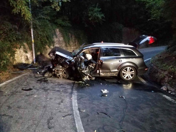 Auto fuori strada sulle Torricelle, quattro feriti: alla guida un 18enne senza patente
