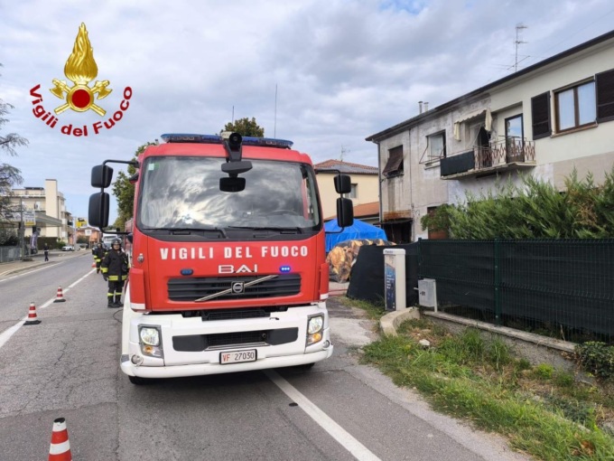 Incendio in un appartamento a Castelnuovo del Garda, cagnolino salvato dalle fiamme