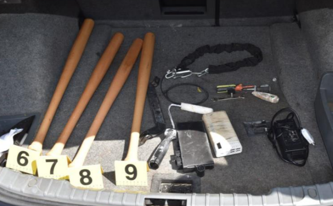 Da Prato a Povegliano Veronese per una rapina a mano armata, vittime picchiate con mazze da baseball e coltelli
