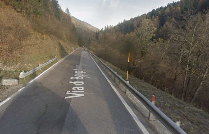 Si schianta contro un’auto in Val di Sole, ferito un motociclista veronese di 26 anni