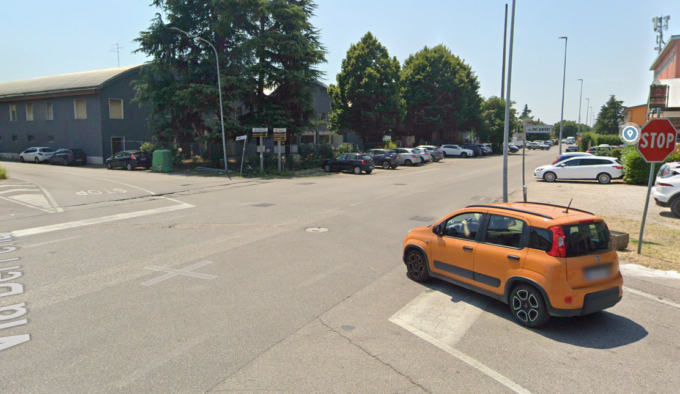 Auto e moto si scontrano all’incrocio, operaio 38enne grave in ospedale